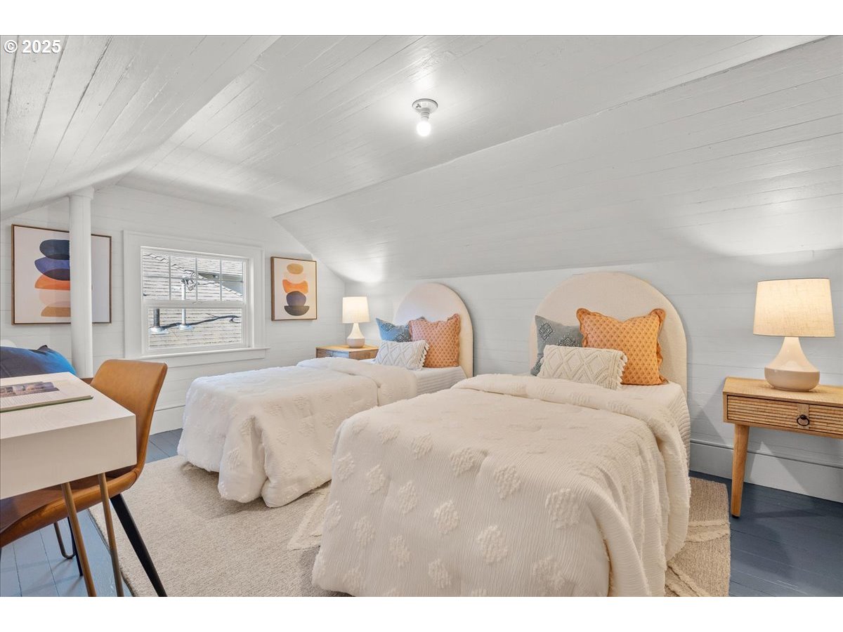 3448 Southeast Sherman Street Portland, OR 97214 - Photo 27 of 40 a bedroom with two beds and a lamp