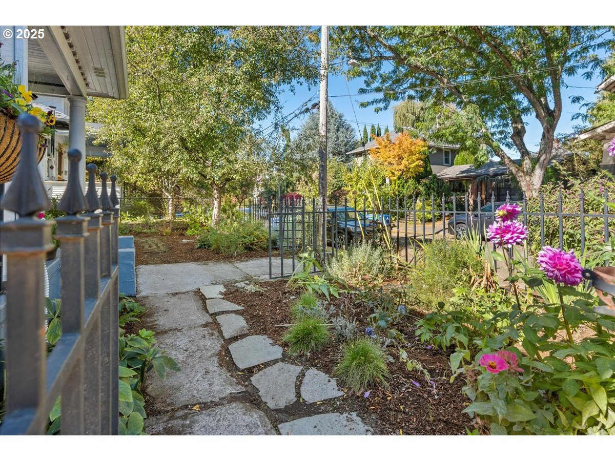 3448 Southeast Sherman Street Portland, OR 97214 - Photo 33 of 40 a backyard of a house with lots of green space