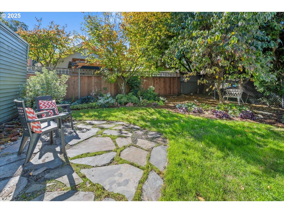 3448 Southeast Sherman Street Portland, OR 97214 - Photo 34 of 40 a backyard of a house with table and chairs