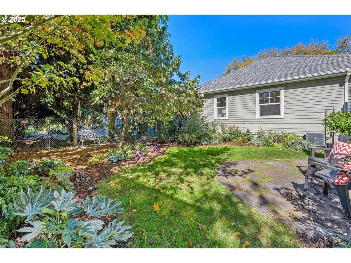 3448 Southeast Sherman Street Portland, OR 97214 - Photo 36 of 40 a backyard of a house with lots of green space