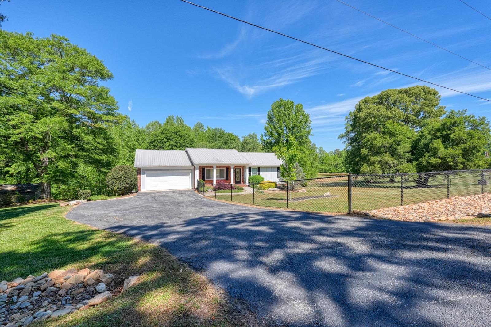 270 Spring Valley Lane Inman, SC 29349 - Photo 2 of 50