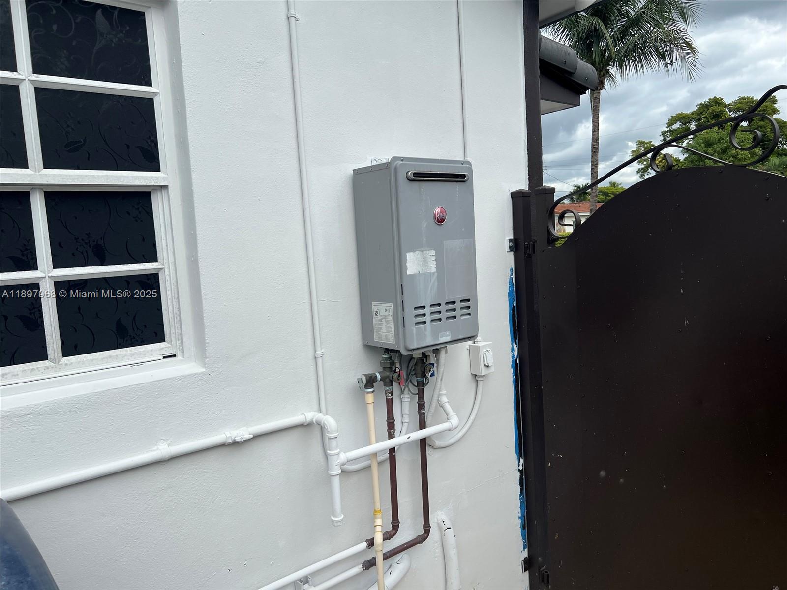 3530 Southwest 126th Avenue Miami, FL 33175 - Photo 11 of 58 Gas Water Heater