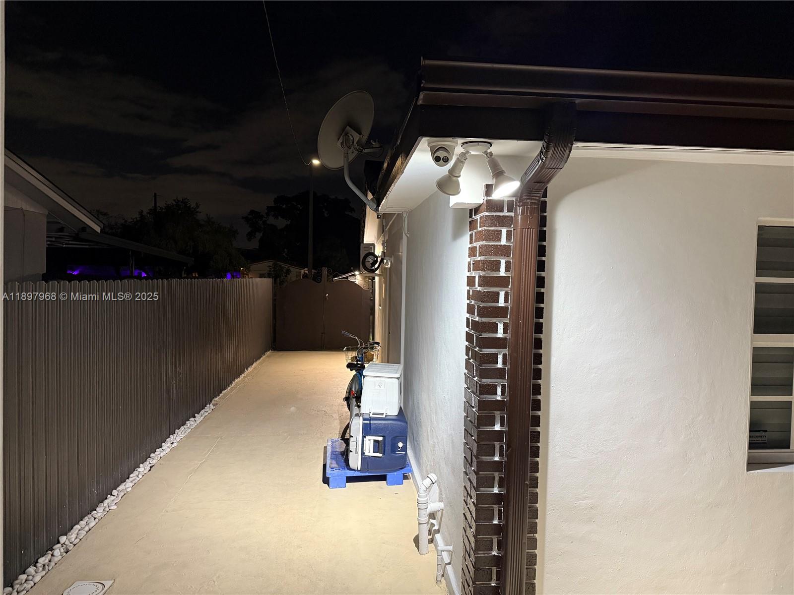 3530 Southwest 126th Avenue Miami, FL 33175 - Photo 8 of 58 a view of walk in closet