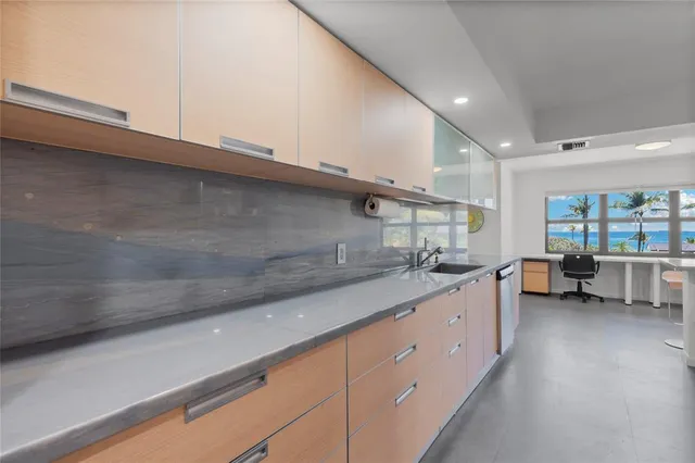 a view of a houses with yard