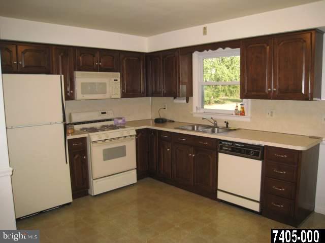 1790 Lilac Road York, PA 17408 - Photo 4 of 23
