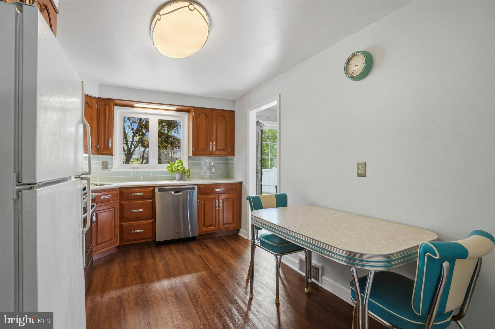 308 Lewis Road Springfield, PA 19064 - Photo 10 of 34 Charming kitchen with modern touches.
