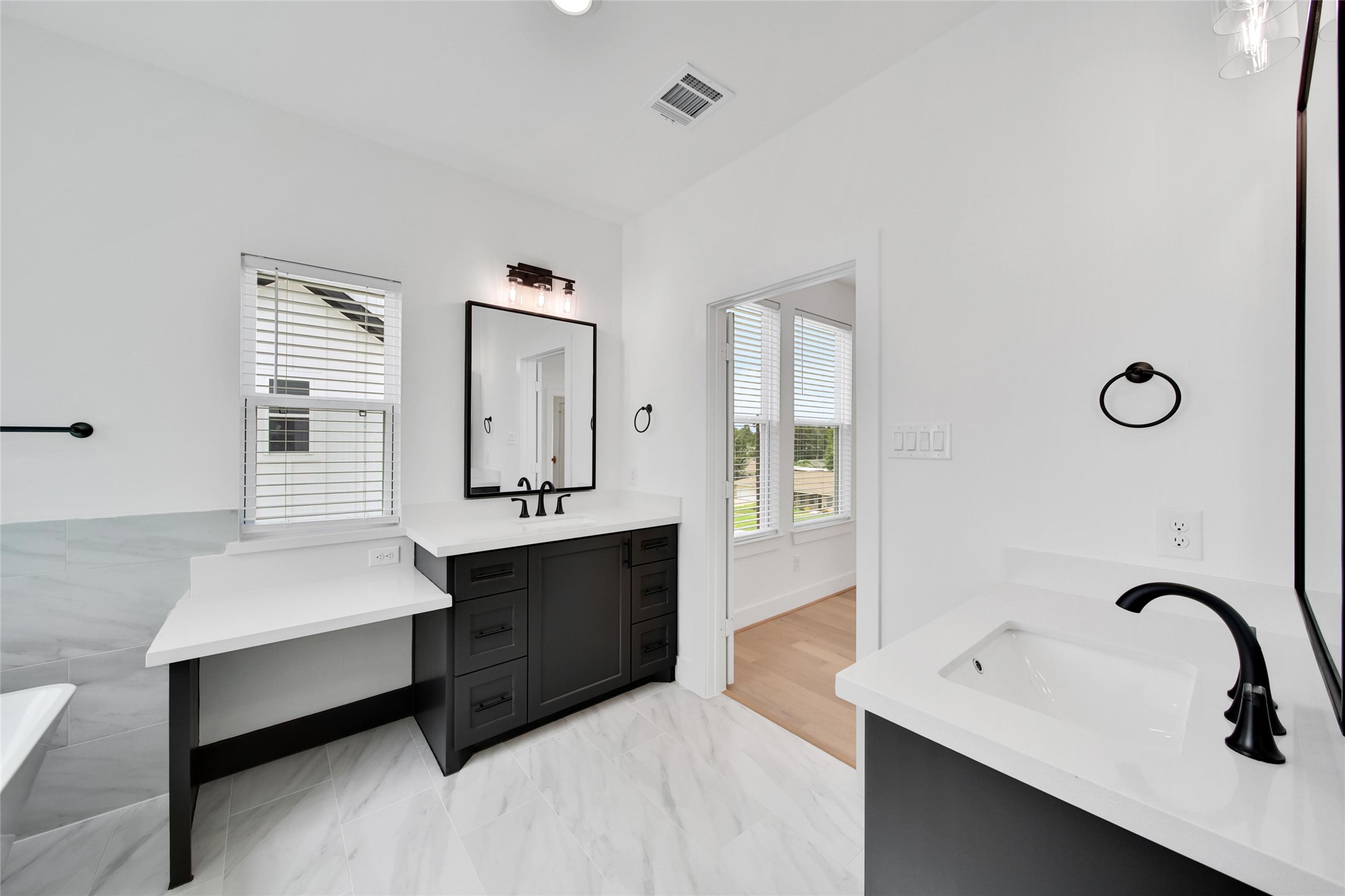 717 Marcella Street, Unit F Houston, TX 77091 - Photo 12 of 37 a bathroom with a sink and a mirror