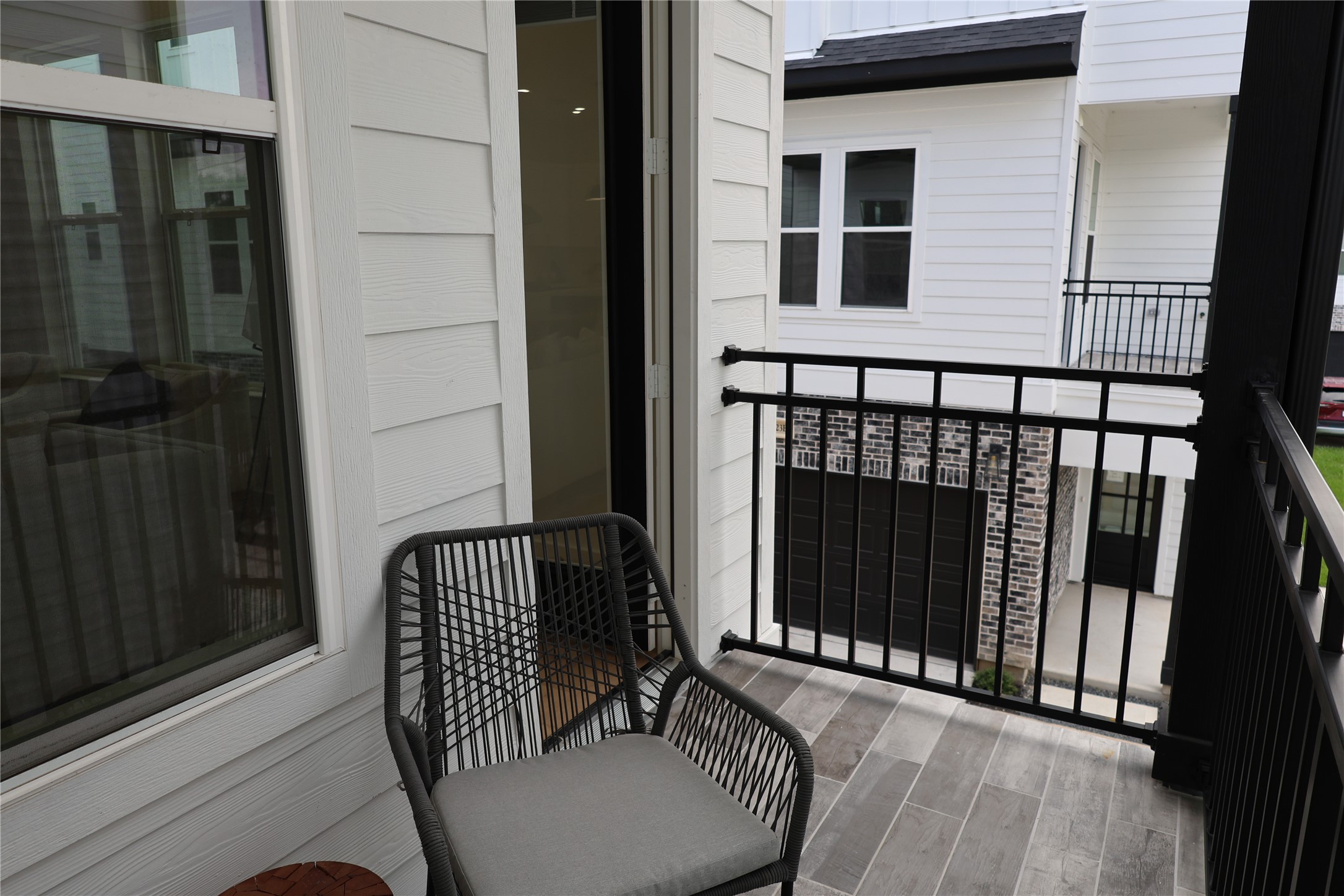 717 Marcella Street, Unit F Houston, TX 77091 - Photo 20 of 37 a view of balcony with furniture