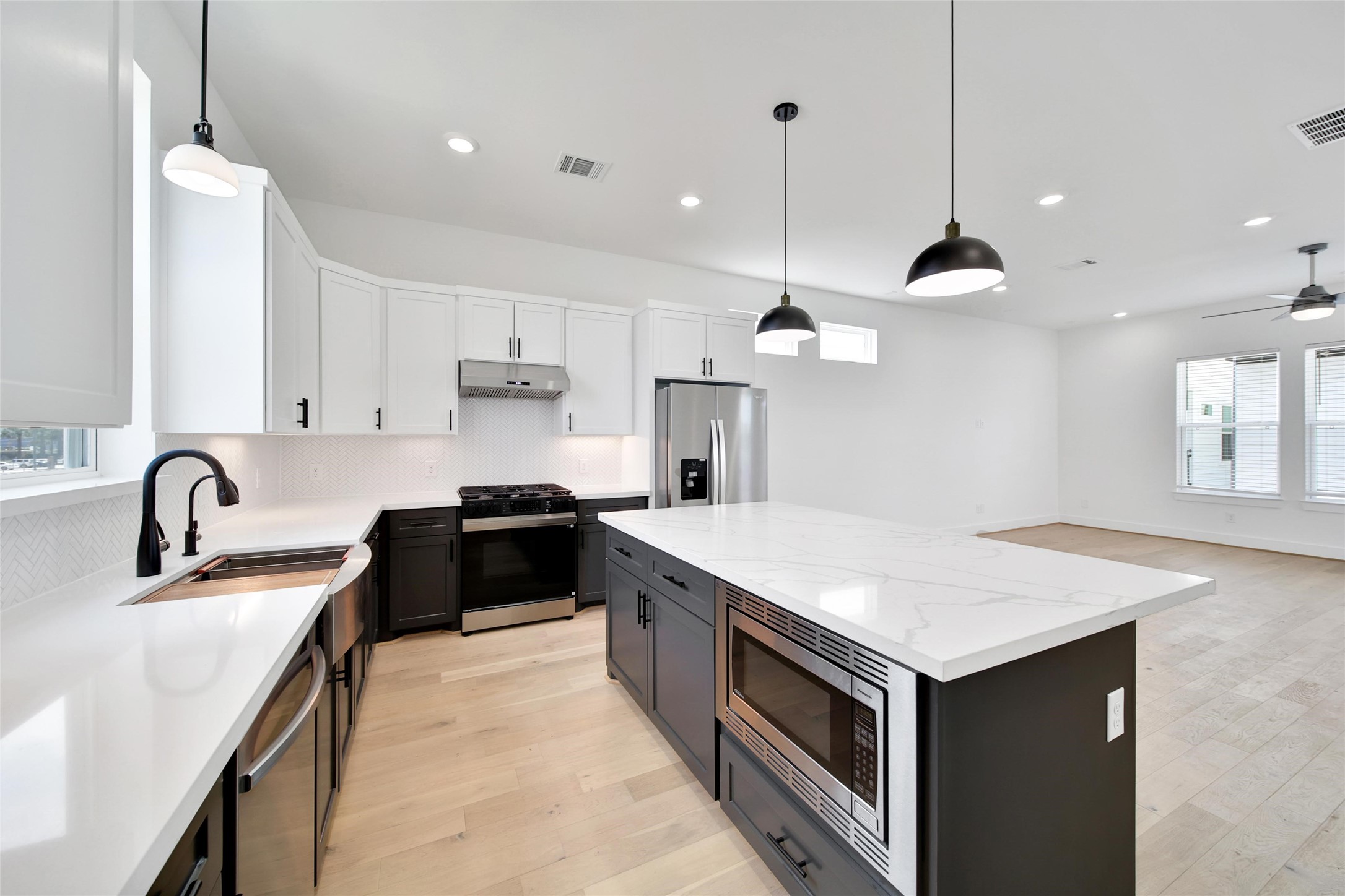 717 Marcella Street, Unit F Houston, TX 77091 - Photo 28 of 37 a kitchen with a stove and a sink