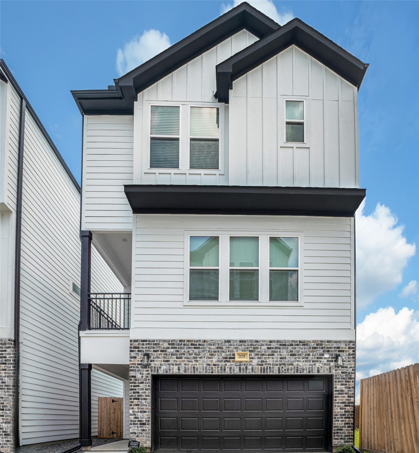 717 Marcella Street, Unit F Houston, TX 77091 - Photo 31 of 37 a front view of a house with a balcony