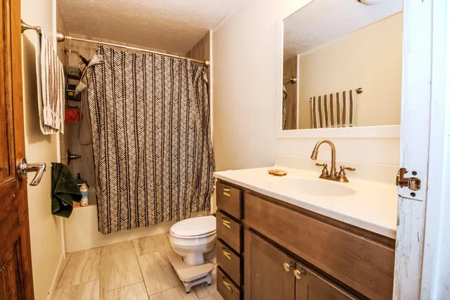 $209,900 | 7200 South 250 West, North Judson, IN 46366