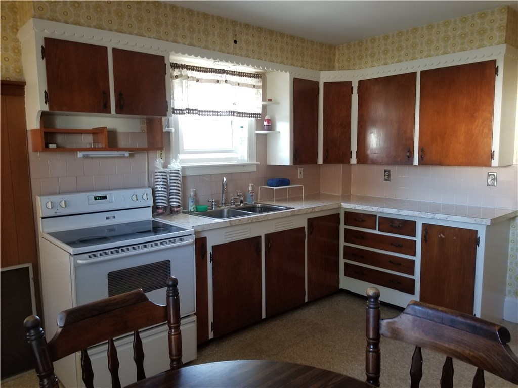 464 Cottage Street Woonsocket, RI 02895 - Photo 16 of 25