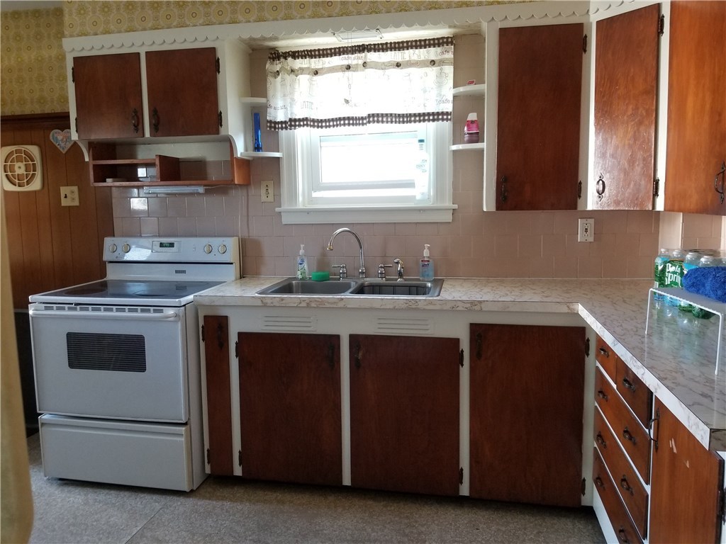 464 Cottage Street Woonsocket, RI 02895 - Photo 17 of 25