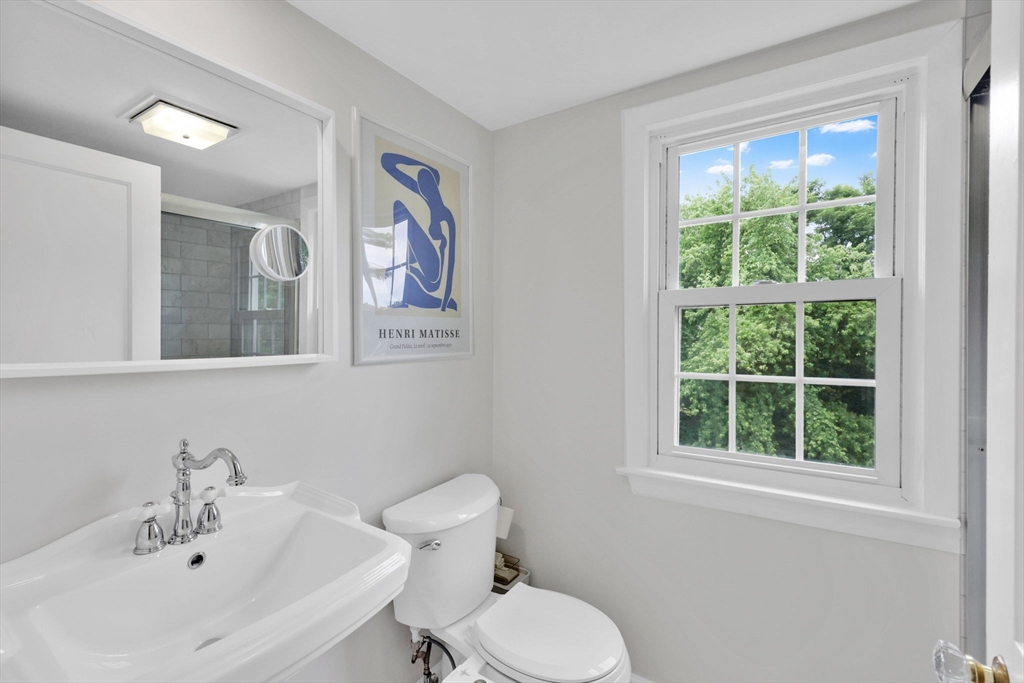 378 Roosevelt Avenue Springfield, MA 01118 - Photo 22 of 37