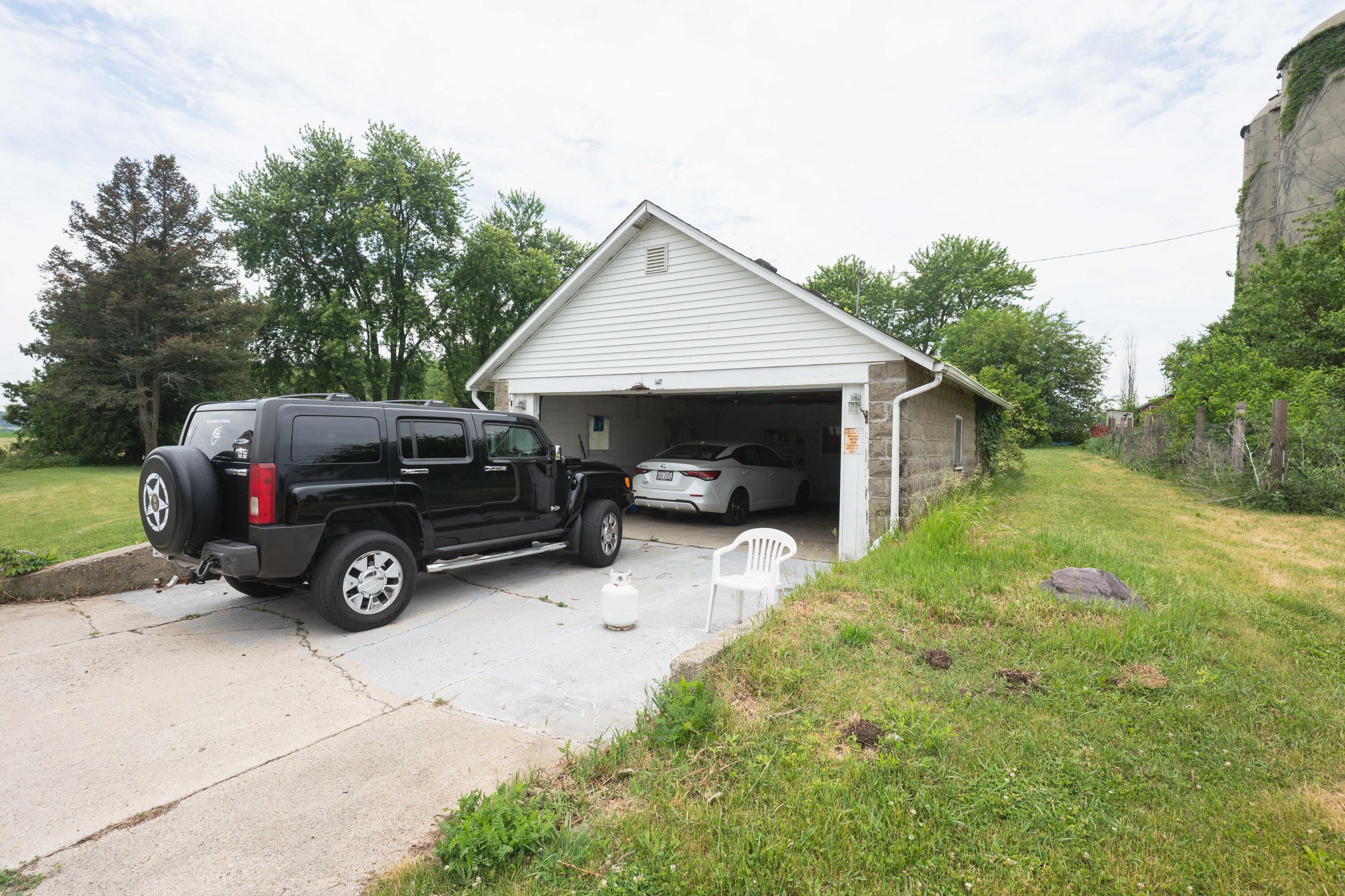 W7852 Town Hall Road Sharon, WI 53585 - Photo 35 of 49 Two car garage