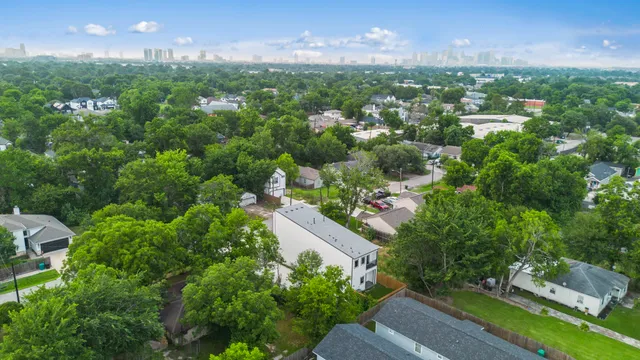 $2,500 | 6631 Foster Street, Houston, TX 77021