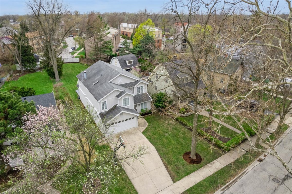 291 Lionel Road Riverside, IL 60546 - Photo 25 of 32 an aerial view of residential house with outdoor space