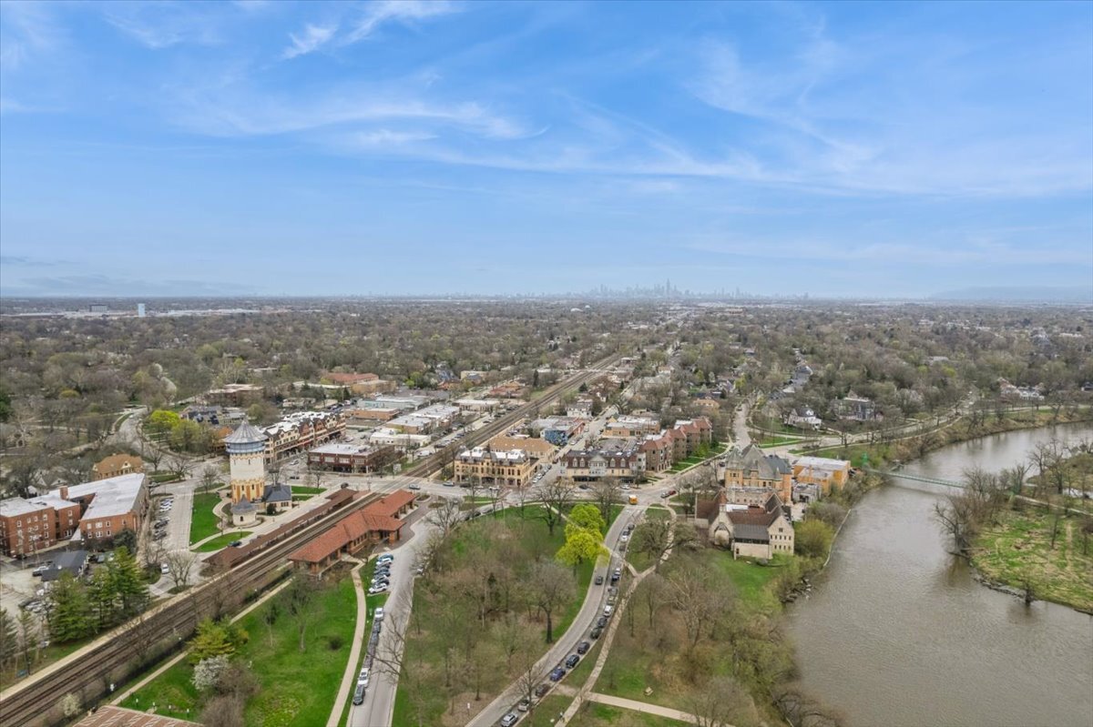 291 Lionel Road Riverside, IL 60546 - Photo 27 of 32 an aerial view of residential houses with city view