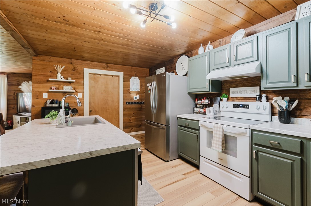 47480 Unionvale Road Cadiz, OH 43907 - Photo 20 of 37 Detailed view showcasing a spacious and inviting open kitchen area with appliances