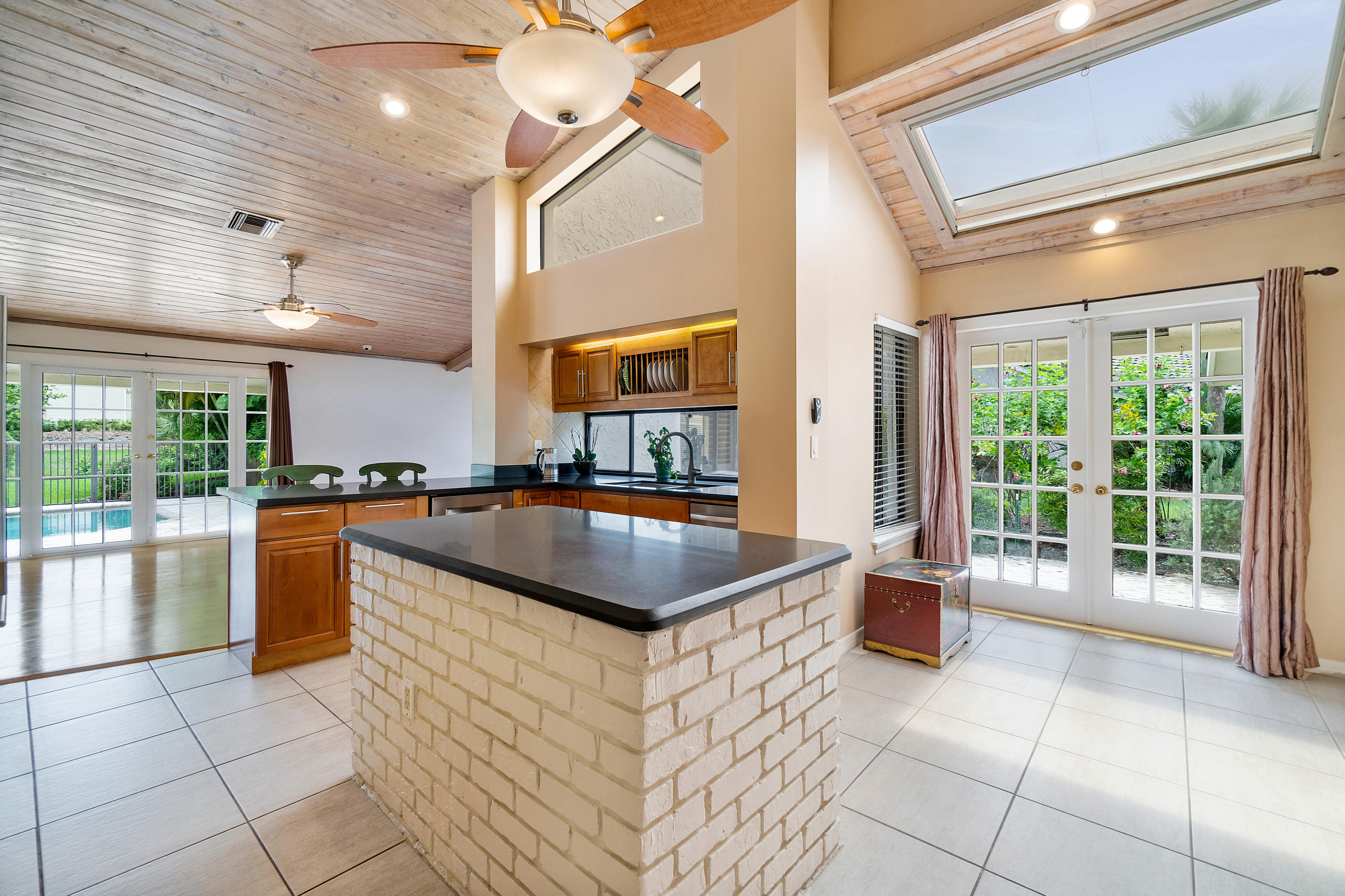 6900 Giralda Circle Boca Raton, FL 33433 - Photo 24 of 47 Kitchen