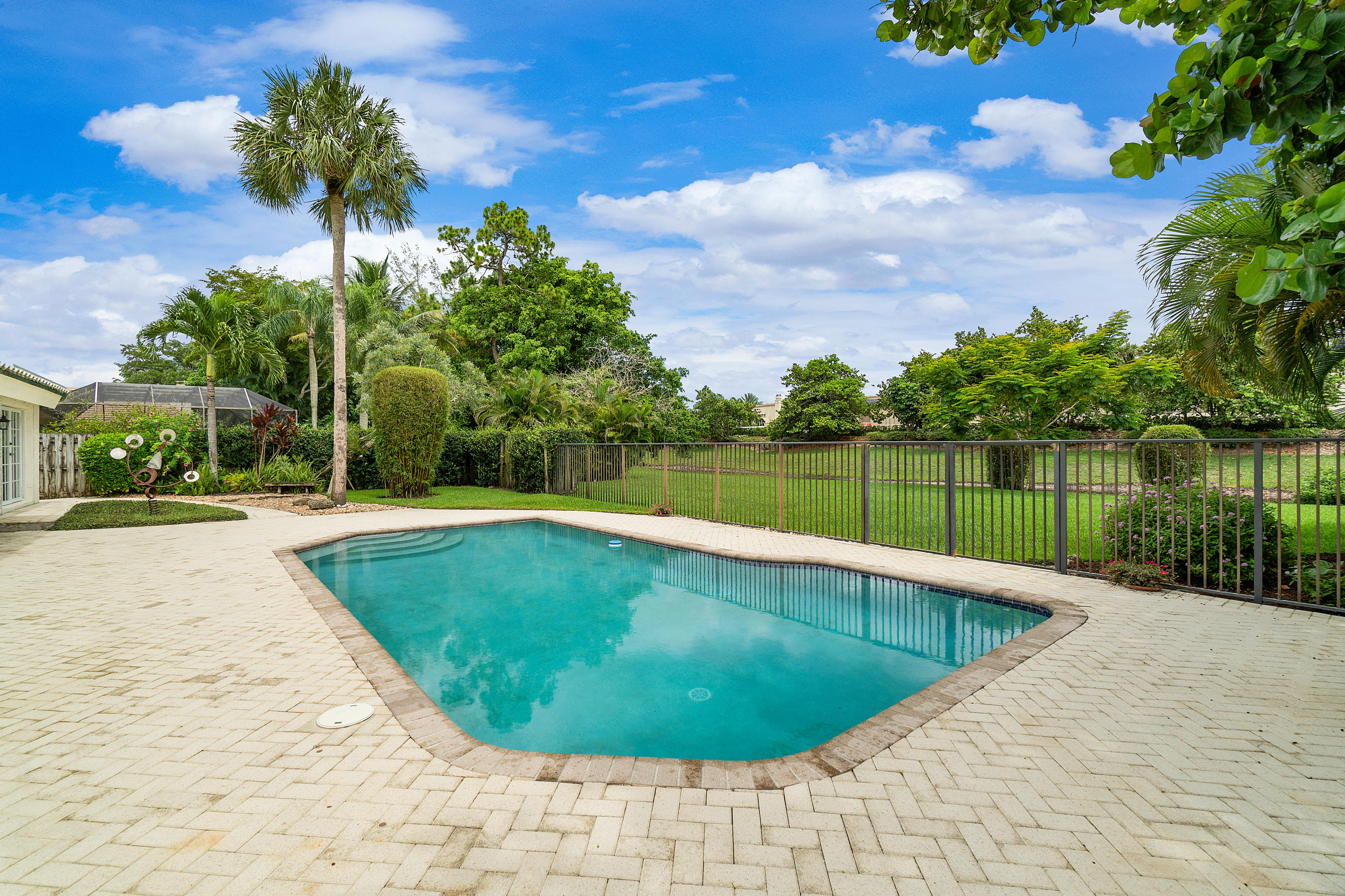 6900 Giralda Circle Boca Raton, FL 33433 - Photo 32 of 47 Salt Water Pool