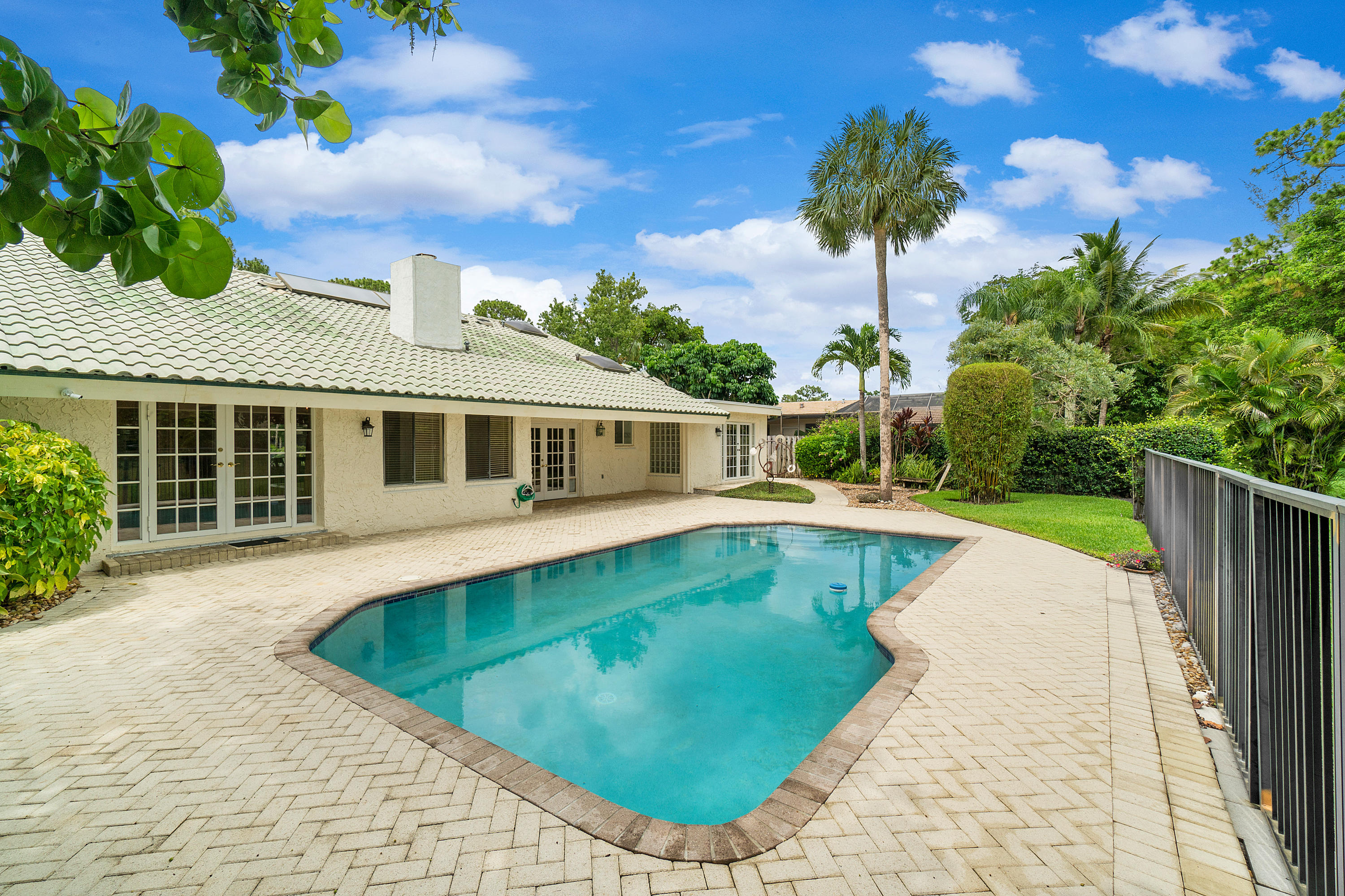 6900 Giralda Circle Boca Raton, FL 33433 - Photo 33 of 47 Pool