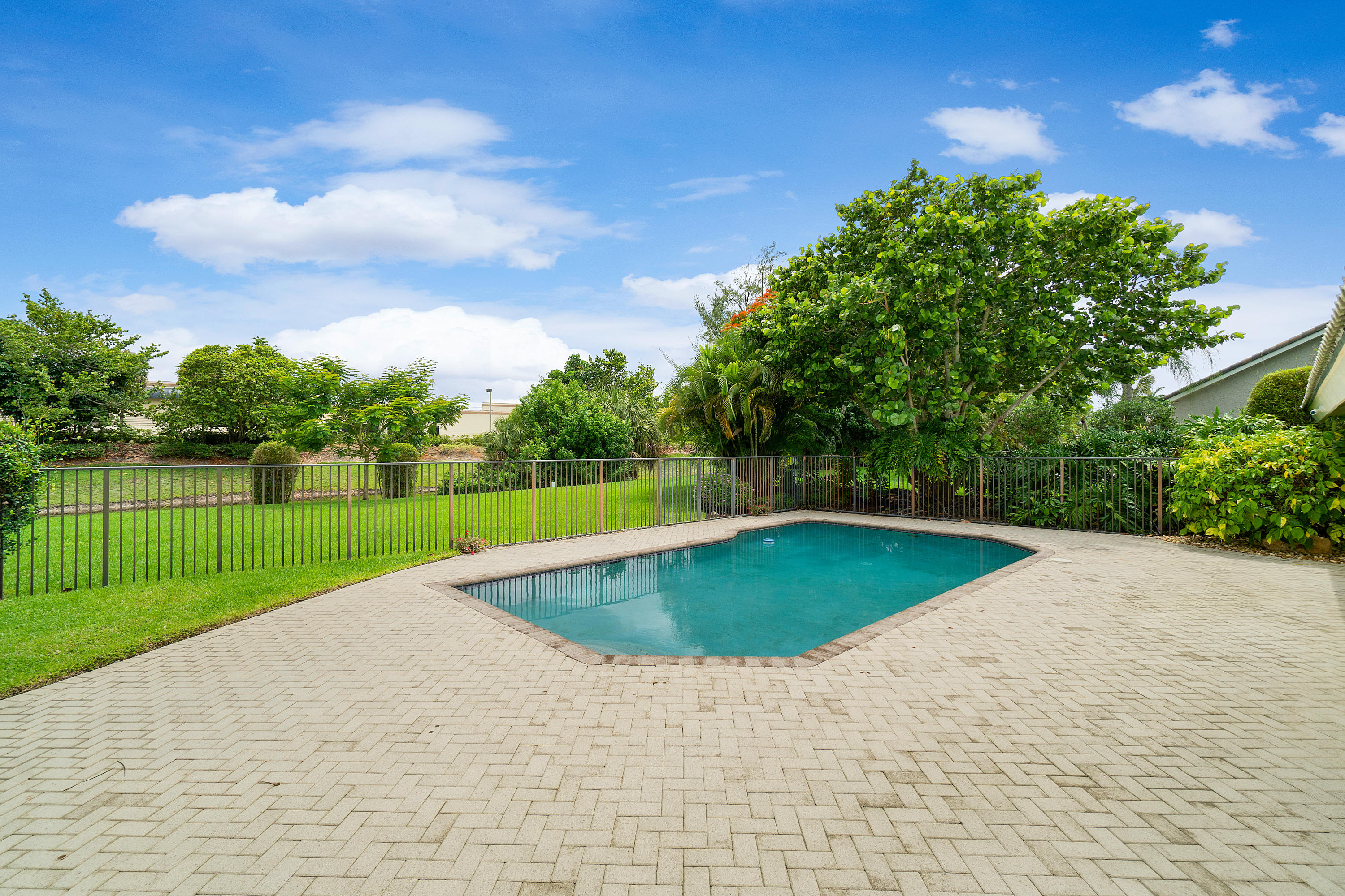 6900 Giralda Circle Boca Raton, FL 33433 - Photo 34 of 47 Pool