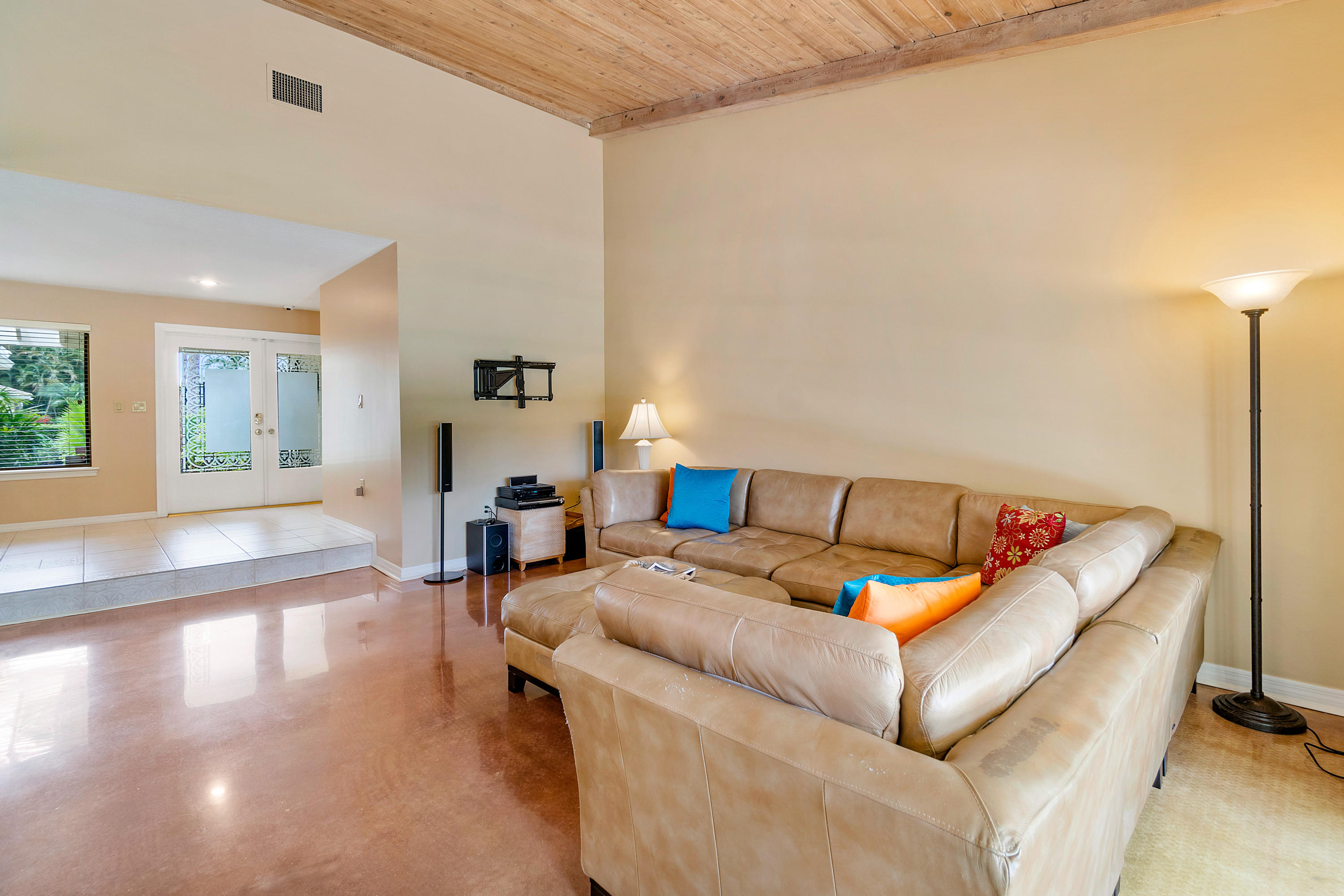 6900 Giralda Circle Boca Raton, FL 33433 - Photo 5 of 47 Entrance & Living Room