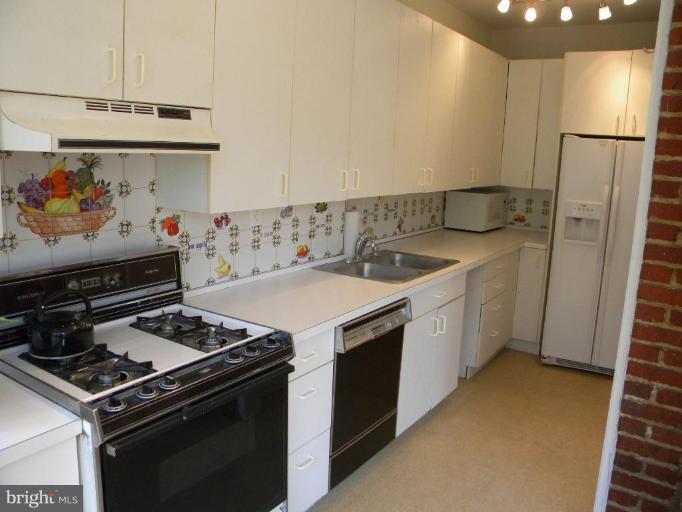 2210 Tunlaw Road Northwest Washington, DC 20007 - Photo 6 of 19 Kitchen
