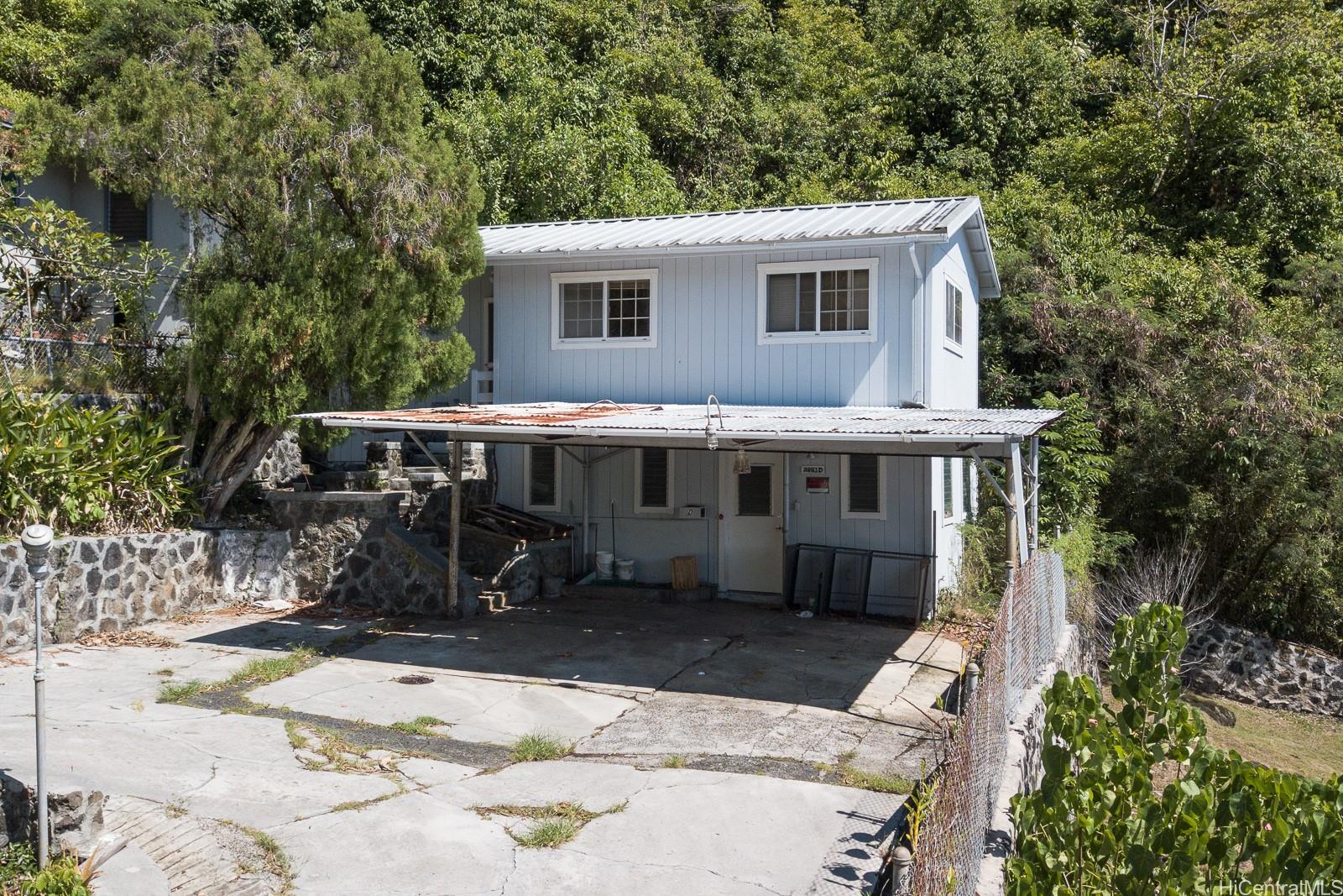 2751 Booth Road, Unit D Honolulu, HI 96813 - Photo 1 of 1 a view of a house with backyard and sitting area