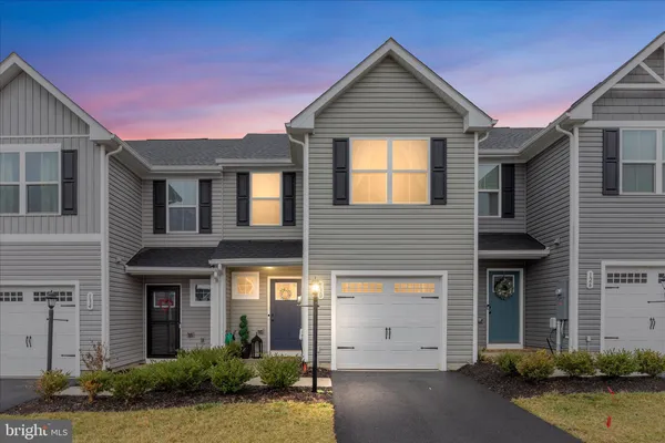 $1,900 | 130 Calais Place, Hedgesville, WV 25427
