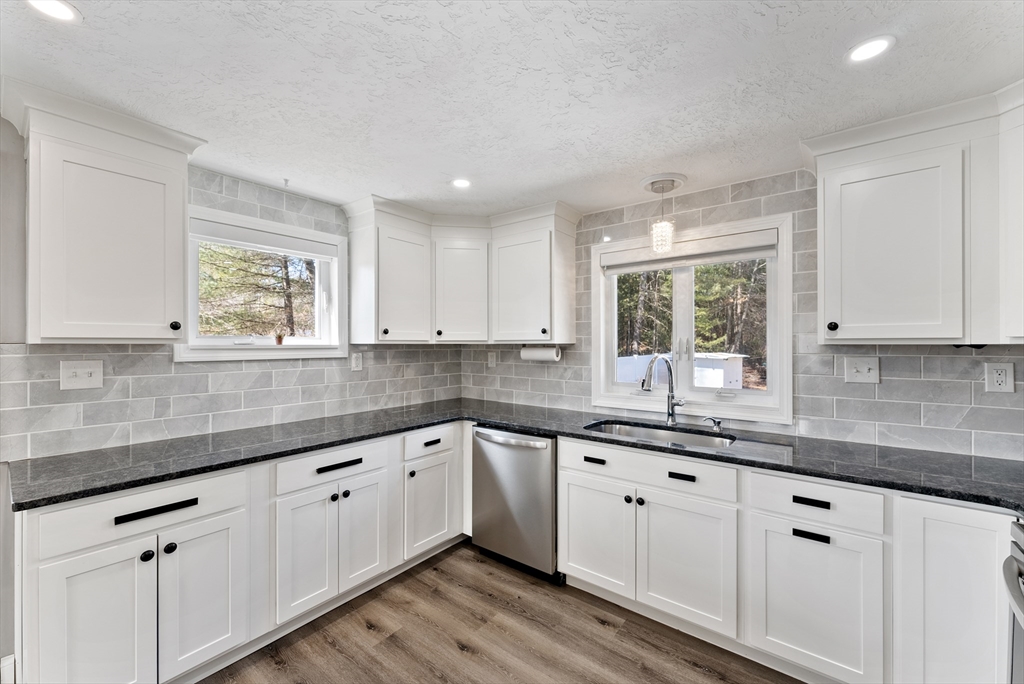 36 Bennett Road Westfield, MA 01085 - Photo 3 of 41 Gallery Image 3