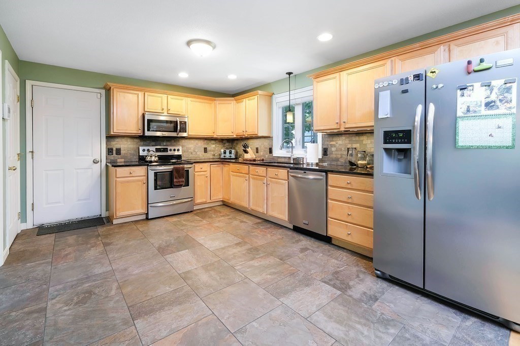 58 Emeline Court Springfield, MA 01128 - Photo 11 of 38