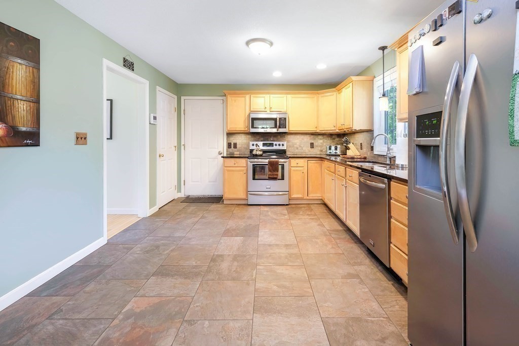 58 Emeline Court Springfield, MA 01128 - Photo 12 of 38
