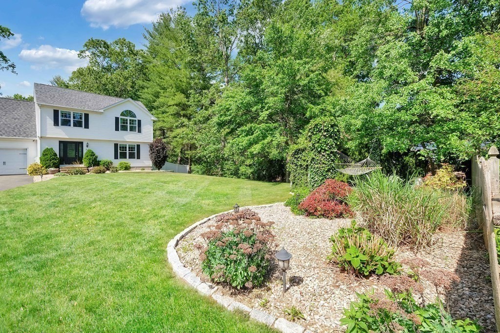 58 Emeline Court Springfield, MA 01128 - Photo 4 of 38