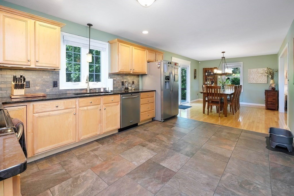 58 Emeline Court Springfield, MA 01128 - Photo 10 of 38