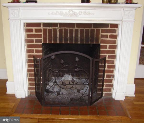 3553 Newland Road Baltimore, MD 21218 - Photo 19 of 30 In Living Room