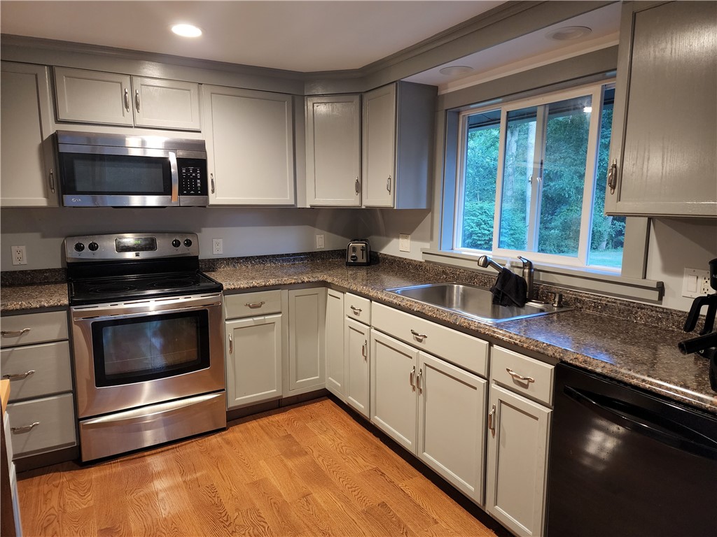 170 Elmdale Road Scituate, RI 02857 - Photo 23 of 38