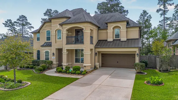 $815,000 | 1006 Blossom Field Lane, Pinehurst, TX 77362
