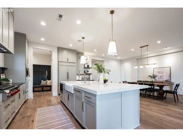 $2,999,900 | 2560 Southwest Glen Eagles Place, Lake Oswego, OR 97034