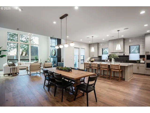 $2,999,900 | 2560 Southwest Glen Eagles Place, Lake Oswego, OR 97034