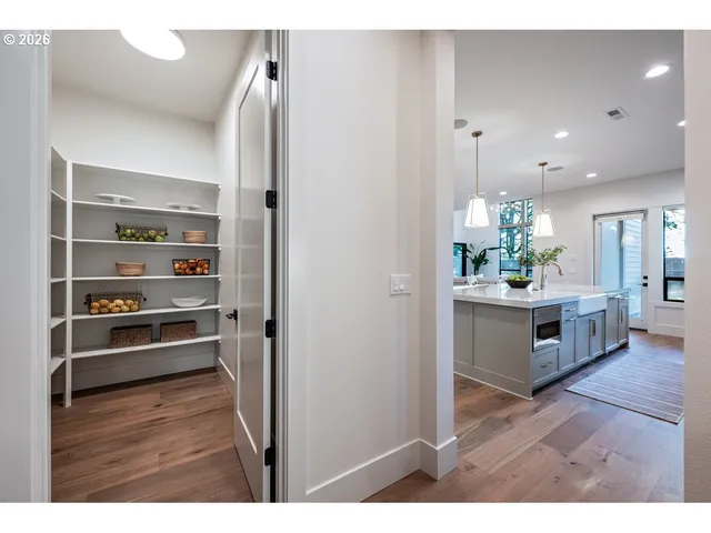 $2,999,900 | 2560 Southwest Glen Eagles Place, Lake Oswego, OR 97034