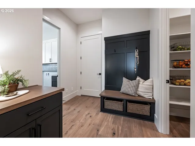 $2,999,900 | 2560 Southwest Glen Eagles Place, Lake Oswego, OR 97034