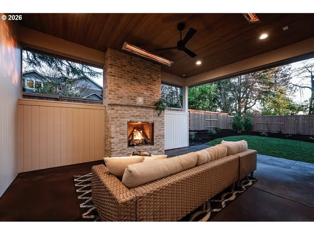 $2,999,900 | 2560 Southwest Glen Eagles Place, Lake Oswego, OR 97034