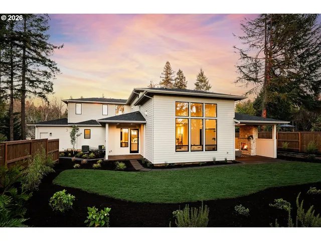 $2,999,900 | 2560 Southwest Glen Eagles Place, Lake Oswego, OR 97034