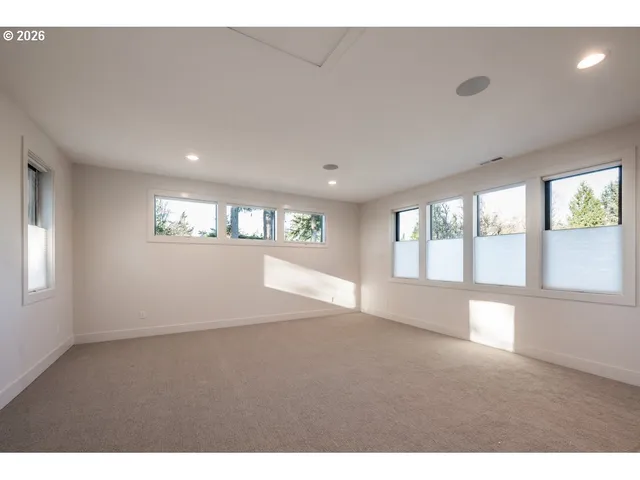 $2,999,900 | 2560 Southwest Glen Eagles Place, Lake Oswego, OR 97034