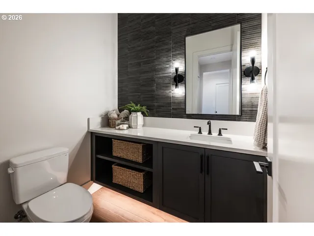 $2,999,900 | 2560 Southwest Glen Eagles Place, Lake Oswego, OR 97034