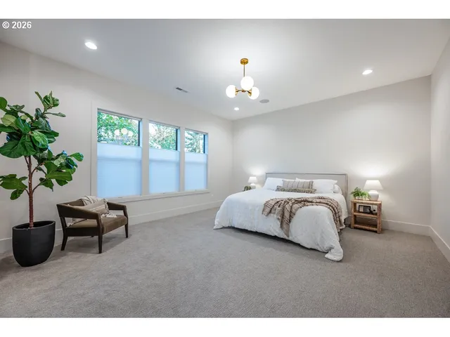 $2,999,900 | 2560 Southwest Glen Eagles Place, Lake Oswego, OR 97034