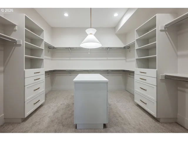 $2,999,900 | 2560 Southwest Glen Eagles Place, Lake Oswego, OR 97034