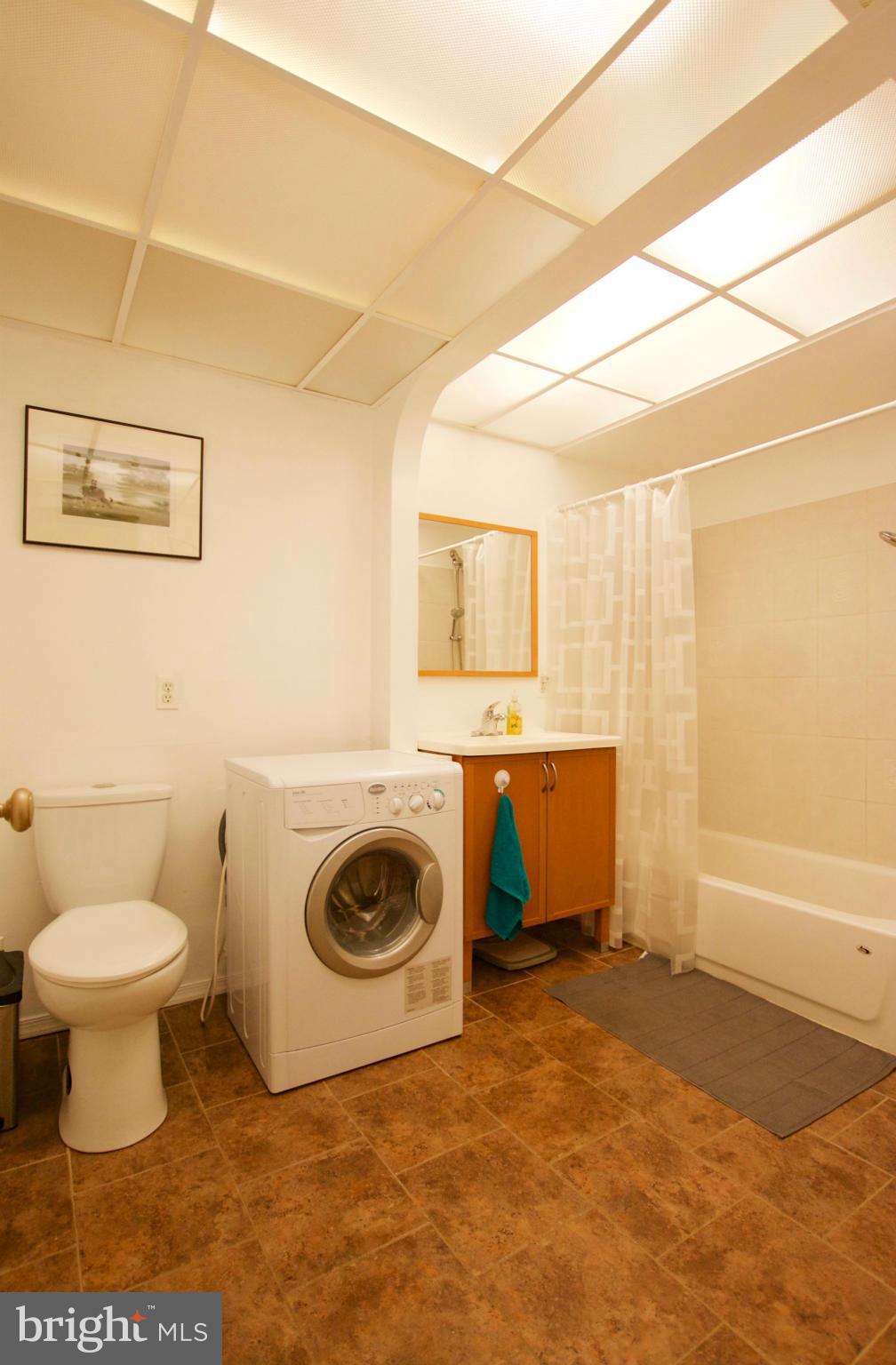 5907 Noblestown Road, Unit 65 Springfield, VA 22152 - Photo 15 of 22 Bath